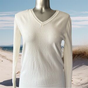 ✅Classic Soft White Cotton Blend V-Neck Sweater